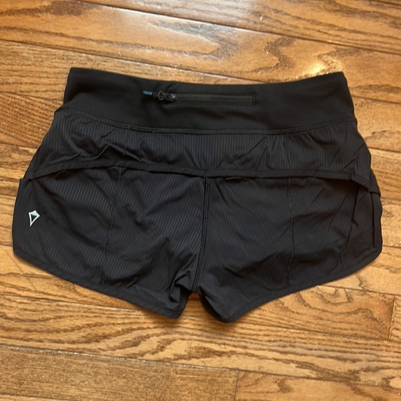 Ivivva black shorts - Picture 2 of 4